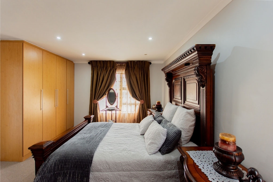 7 Bedroom Property for Sale in Myburgh Park Western Cape